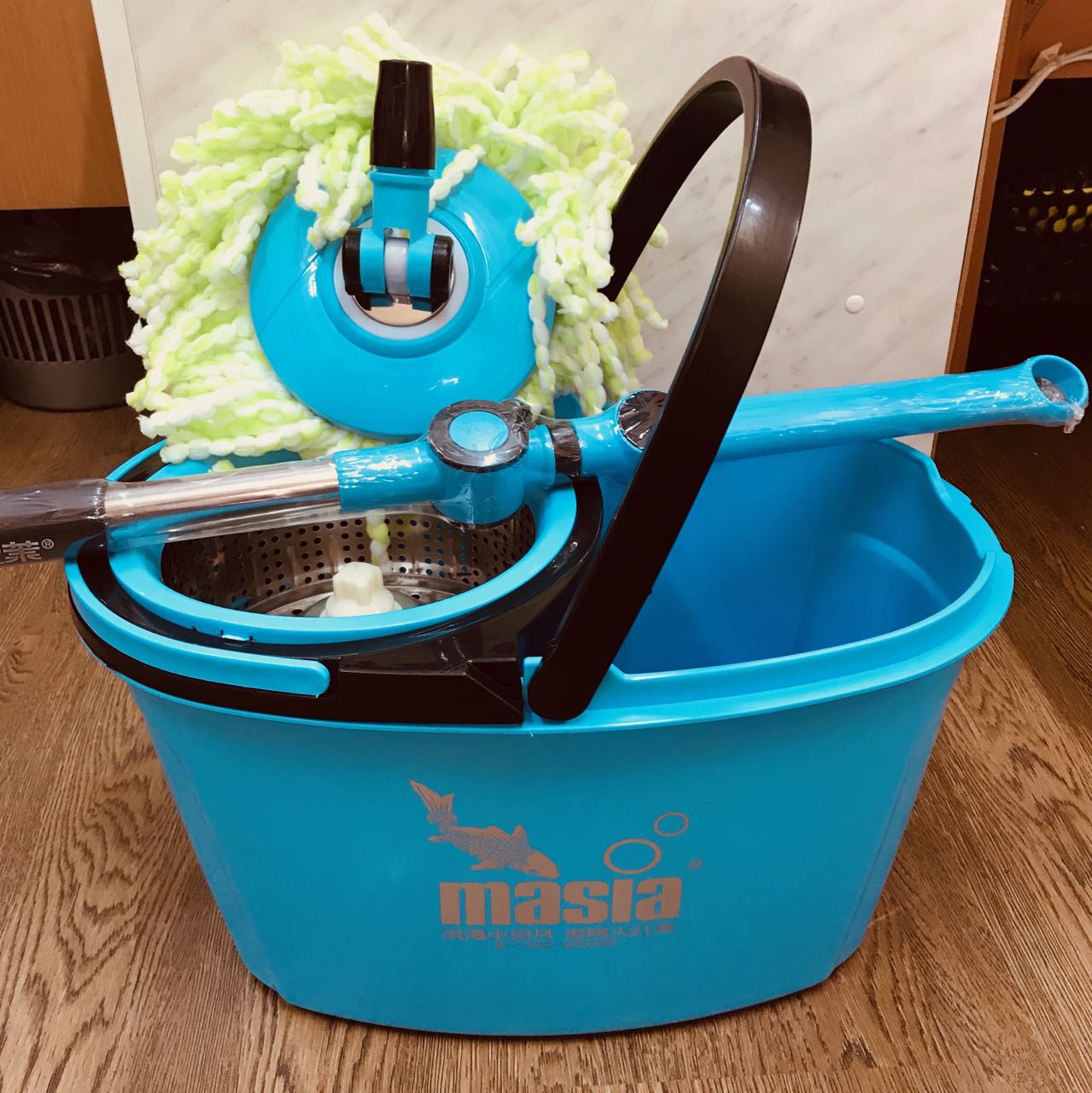 картинка Ведро с отжимом и шваброй от магазина Богатая