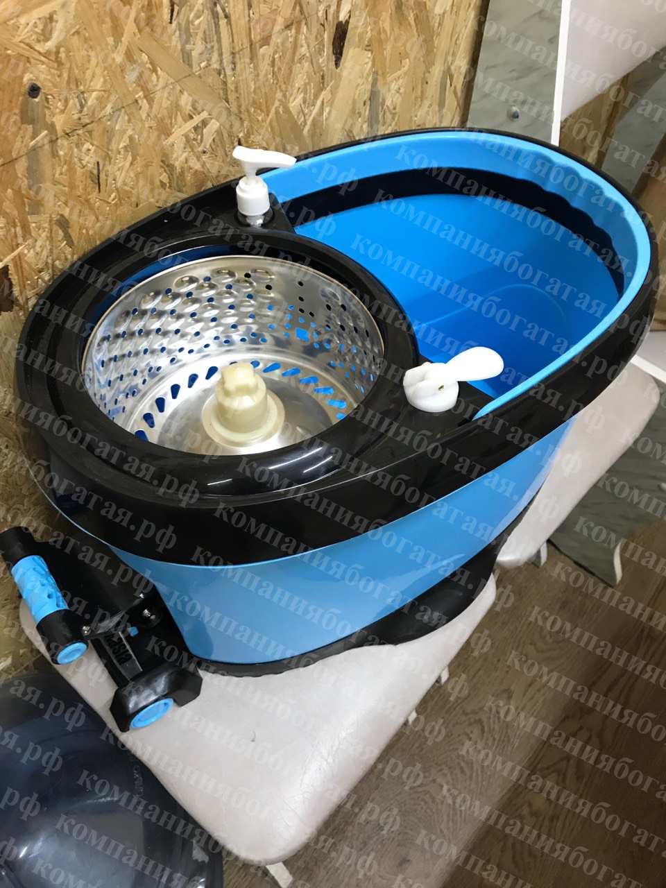 картинка Ведро с отжимом, педалькой, сливом, шваброй от магазина Богатая