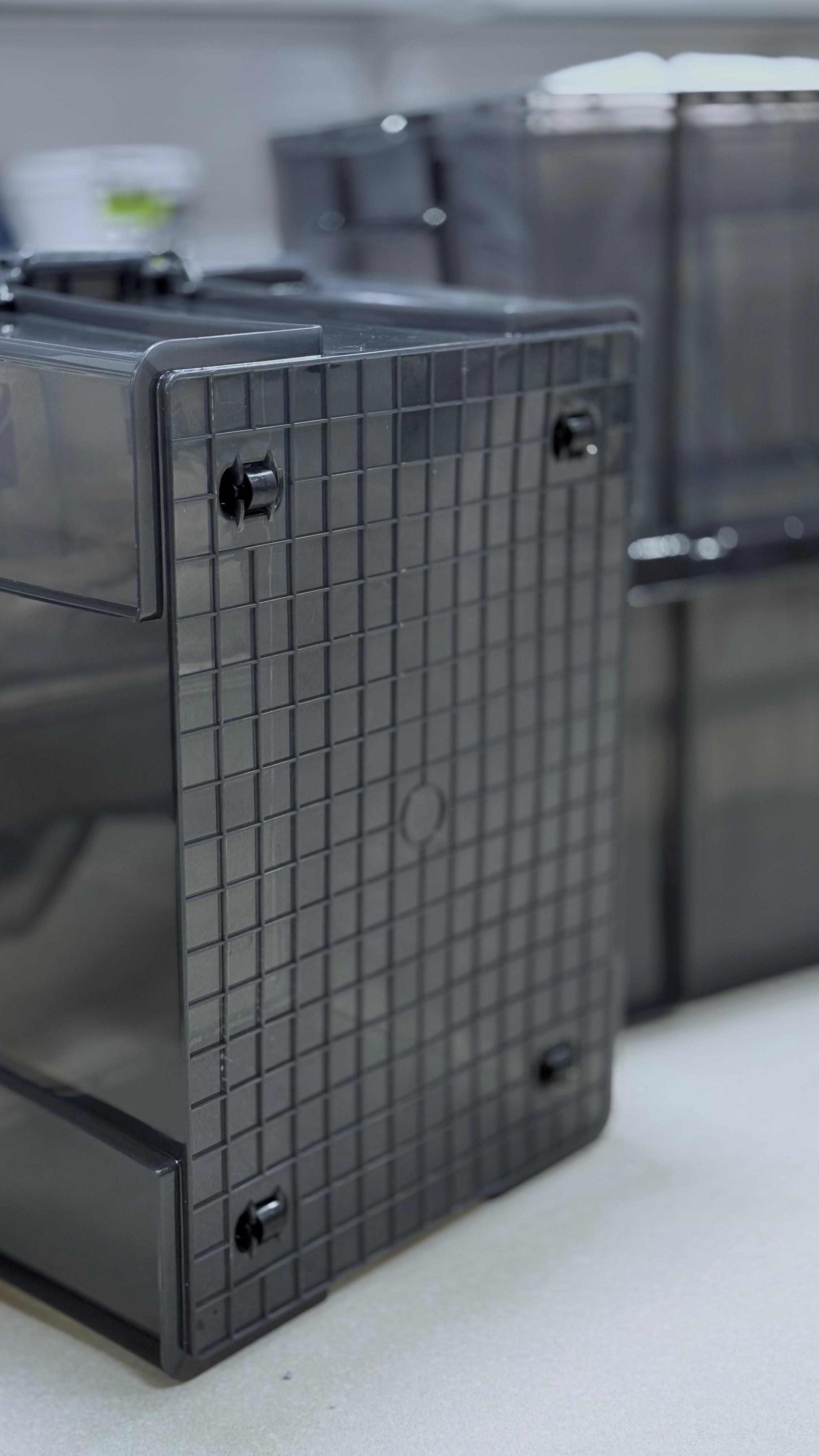 картинка Ящик для хранения черный на колесиках 1070 (70л) от магазина Богатая